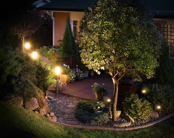 Outdoor landscape lighting around patio
